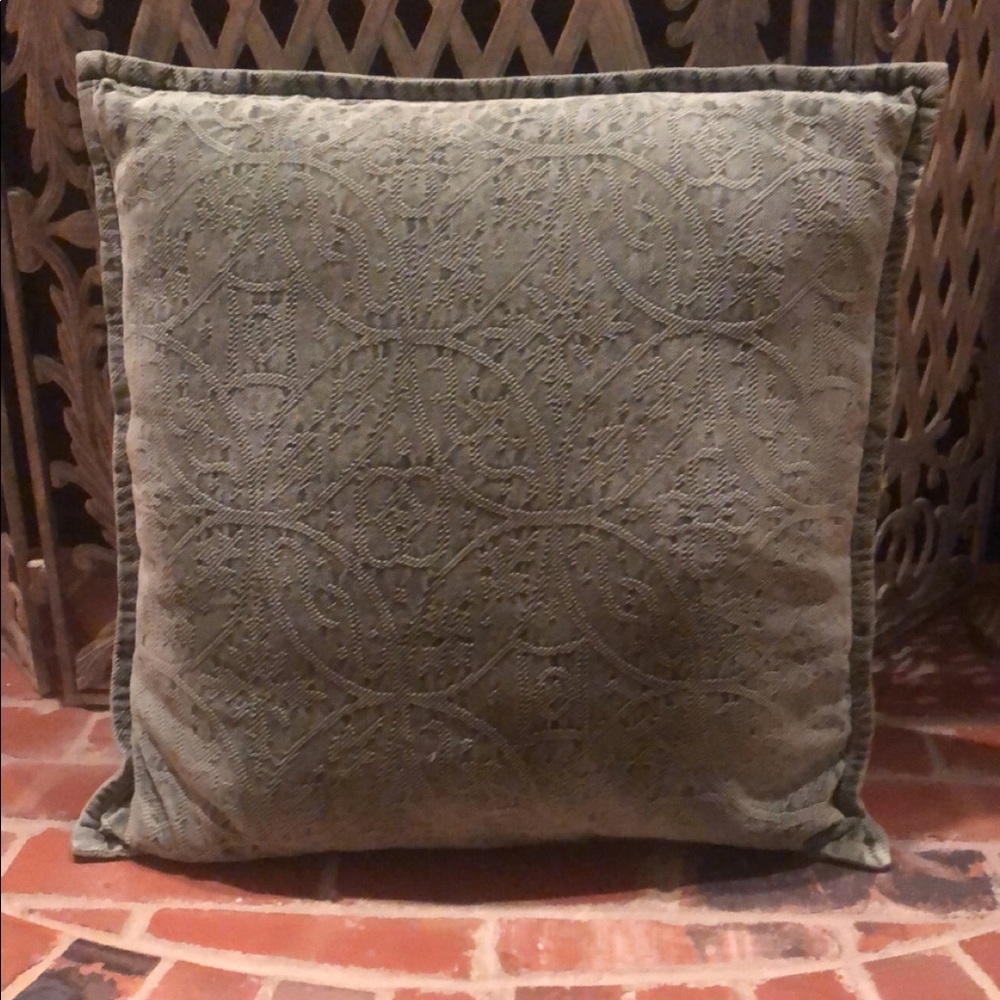 Pottery barn pillow covers set of 2